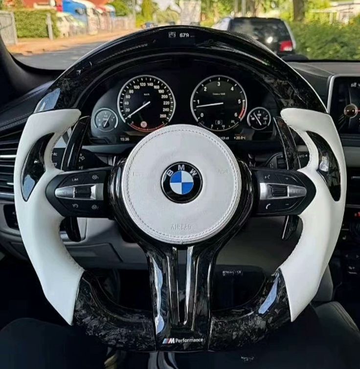 Спортен поръчков волан BMW